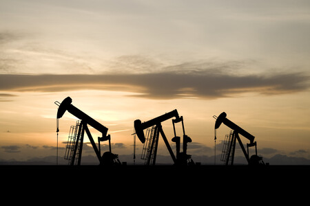 El petróleo seguirá subiendo de precio: los productores siguen en sus trece, ahogando la oferta