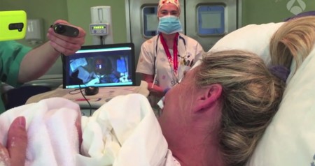 Un padre enfermo de ELA presenció el nacimiento de su bebé por videconferencia