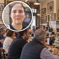 Ismaray, camarera cubana en España: "En mi país era doctora. Aquí cobro unos 1.400 € por estar de pie, tenga o no clientes" 