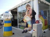 Qué  hacer y qué no hacer cuando no quieres meter una moneda en los recreativos infantiles