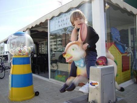 Qué hacer y qué no hacer cuando no quieres meter una moneda en los recreativos infantiles