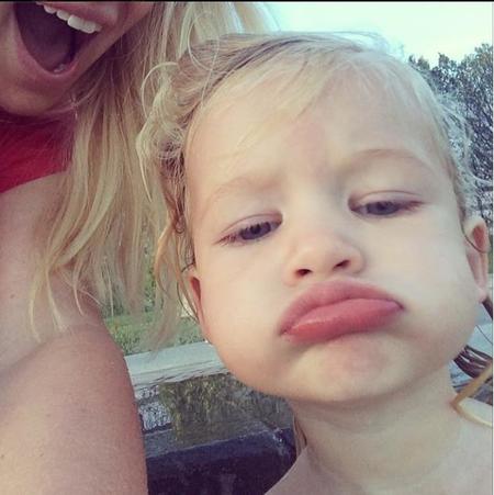 Y el premio al selfie más tierno de la semana es para... ¡La hija de Jessica Simpson!