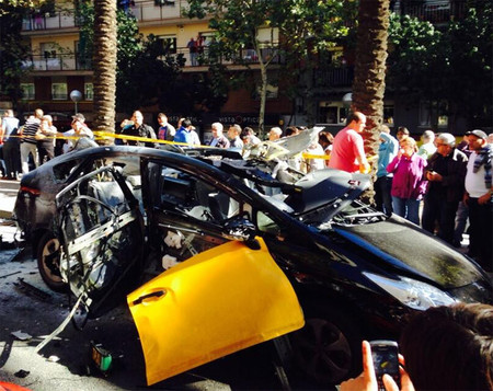 Explosión de un taxi convertido a GLP en Barcelona