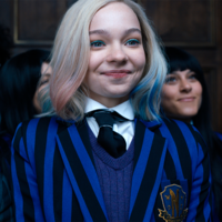 Lo han buscado con ahínco y han fallado, pero en Netflix tienen claro que este es el futuro. Habrá más secuelas y spin-offs de éxitos como Miércoles y Extraction