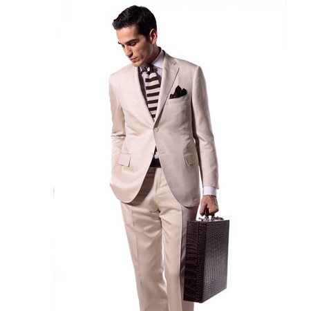 Corneliani o cómo vencer estereotipos con una corbata a rayas horizontales