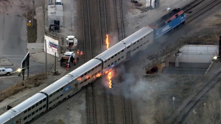 En Chicago está haciendo tanto frío que tienen que incendiar las vías de tren para que puedan seguir funcionando