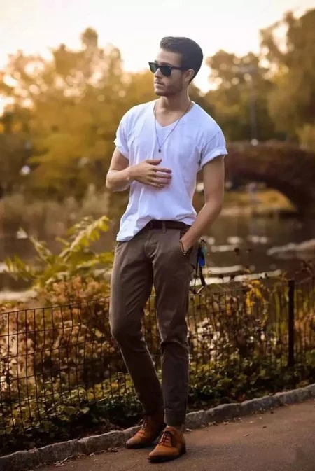El Mejor Street Style De La Semana La Camiseta Blanca Se Impone Al Look Mas Formal Para El Verano 12