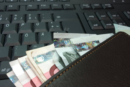 ¿De dónde saldrá el dinero para pagar ERTES, ayudas a empresas y deuda pública?