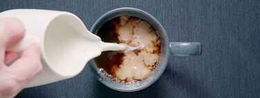 Por qué a veces se corta la leche o la bebida de soja en el café (y qué podemos hacer para evitarlo)