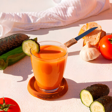 El gazpacho ¿en vaso o en plato? El debate que enfrenta, incluso, a los andaluces 
