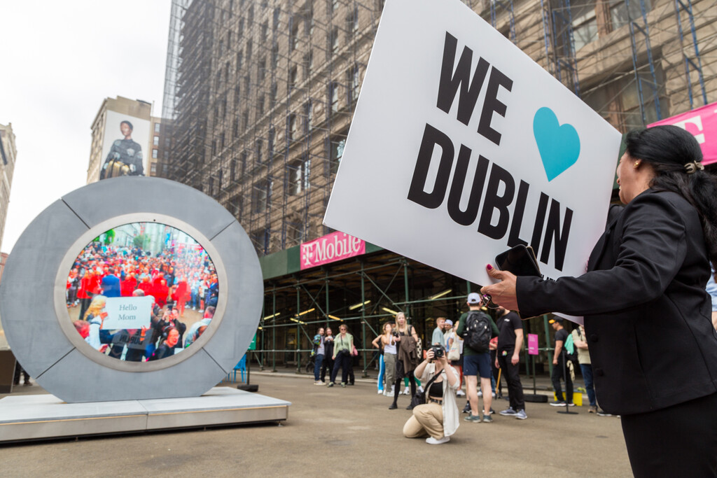 Un portal con cámaras unió unos días Nueva York y Dublín. Varias tetas, culos y vídeos del 11S más tarde, lo han cerrado