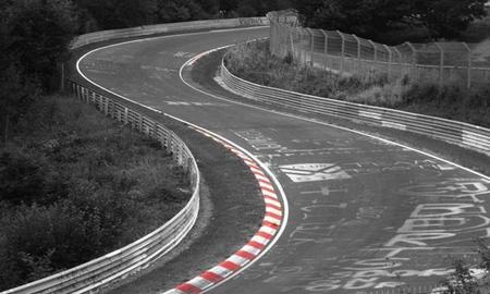 ¿Hace una carrerita en Nürburgring?