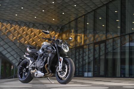 La MV Agusta Brutale 1000 RS será la versión más asequible de la gama, con suspensiones más sencillas para los mismos 208 CV