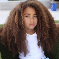 Farouk arrasa en internet por su pelo afro pero no podrá ir al colegio si no se lo corta