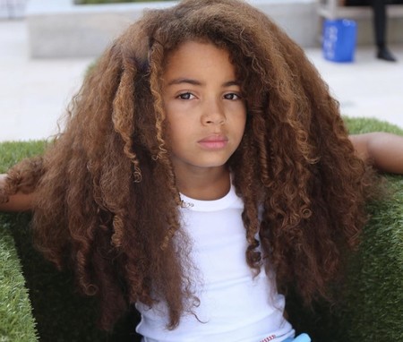 Farouk arrasa en internet por su pelo afro pero no podrá ir al colegio si no se lo corta