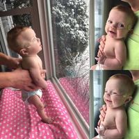 Comparte las fotos de su bebé de cinco meses viendo nevar por primera vez luego de que le dijeran que sufriría un aborto