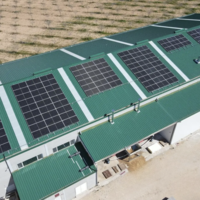 Uma unidade de processamento de pistache tornou-se uma ilha energética: 136 painéis solares e 108 kWh de baterias 