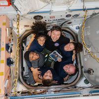 Mais uma vez, temos astronautas presos no espaço; o motivo: um parafuso de 1 centímetro 