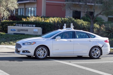 El coche autónomo de Ford circulará por California en el 2016