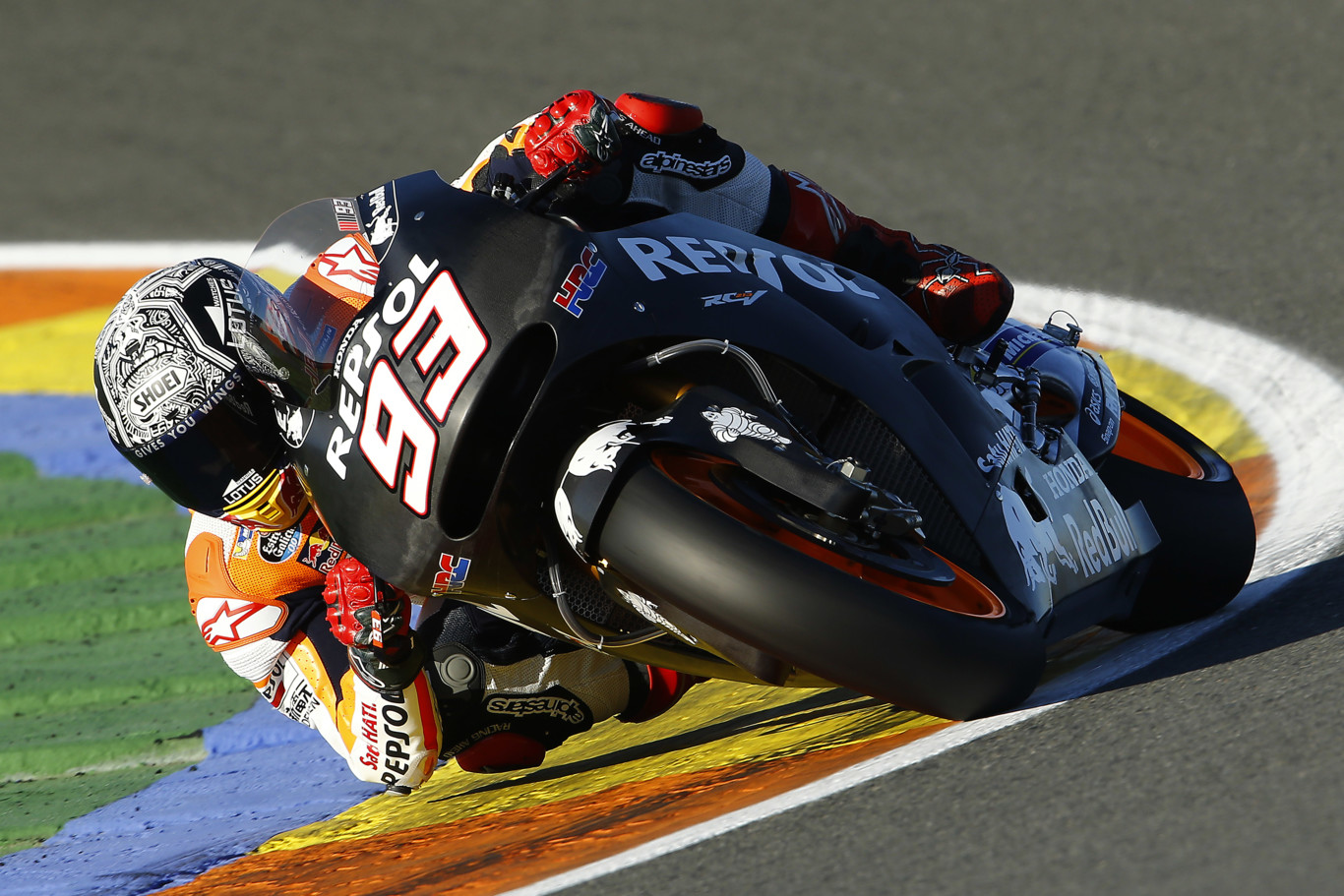 Esto es lo que nos cuentan los pilotos de MotoGP tras probar los nuevos Michelin y la electrónica única