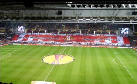 ¿WiFi en estadios de fútbol? A los aficionados del PSV Eindhoven no les parece una buena idea