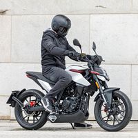 Malaguti Drakon 125: una naked con 13 CV y aroma italiano para el carnet A1, por un precio de 3.799 euros
