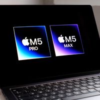 Si estás pensando en comprar un MacBook Pro, espera tres semanas. Si quieres el modelo revolucionario, espera nueve meses