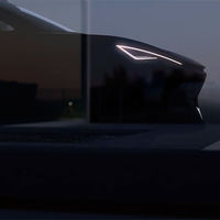 El CUPRA León se asoma en este primer teaser: lo que sabemos hasta ahora del compacto deportivo