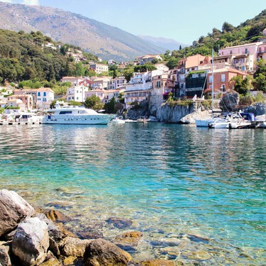 Los destinos más cálidos de Europa para viajar en Semana Santa son también los más desconocidos: joyas medievales y paraísos marineros