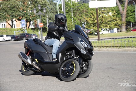 Peugeot Scooter Aventuracazado En Render 0 001