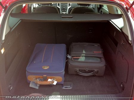 Opel Astra Sport Tourer maletero-03