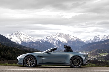 Aston Martin Vantage Roadster 2025 3