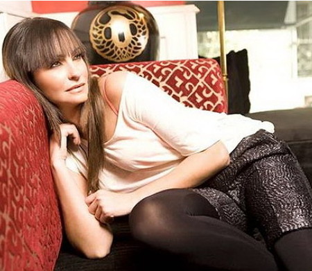 Melanie Olivares, al teatro con nueva imagen