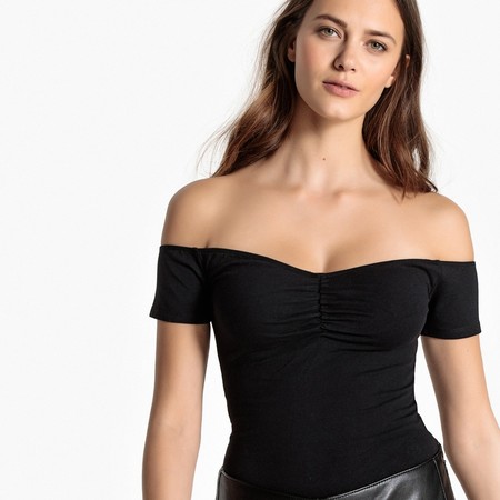 En la Redoute hemos encontrado este body escote Bardot por 8,99 euros en tres colores a elegir