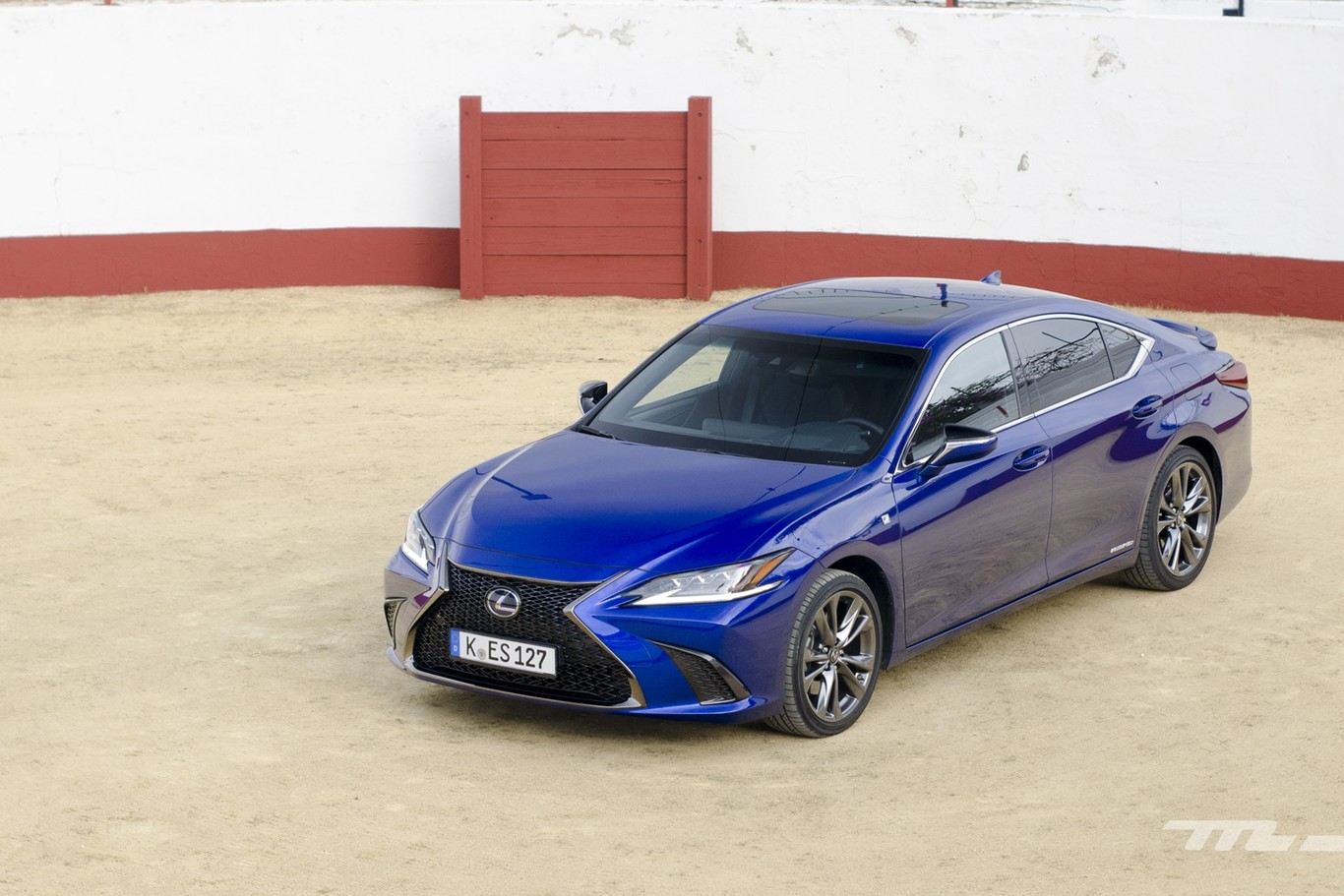 Probamos los Lexus ES 300h y RC 300h: dos coches híbridos de lujo y sofisticados, pero poco emocionantes