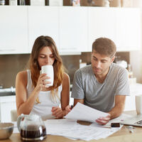 A los de la generación Z les preocupa más que a otras generaciones cuánto dinero tiene su pareja. Es una señal de su difícil situación económica 