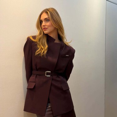 Las nuevas Adidas color cereza que van a arrasar en los looks de primavera y combinan de cine con las gabardinas 