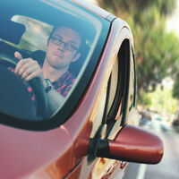 Las multas más raras que te pueden poner en Europa: desde la rotonda con la preferencia al revés a beber agua