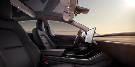 Así funciona la pantalla del Tesla Model 3, y resulta que tienes que tocarla para TODO