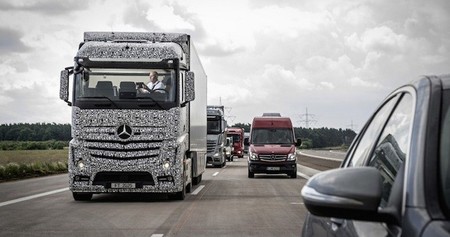 El sistema de conducción autónoma para camiones de Mercedes-Benz en vídeo