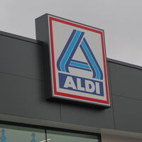 El sábado 15 de noviembre llega a Aldi la guirnalda solar LED para iluminar tu terraza o balcón en Navidad: cuesta menos de 8 euros 