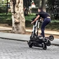 Pillado un reponedor de patinetes eléctricos montado en seis a la vez y con otros 72 en la furgoneta