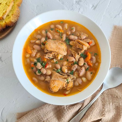 Habichuelas con pollo, receta fácil de un clásico guiso caribeño