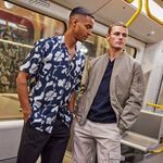 Las camisas hawaianas que llevarás esta temporada tienen descuentazo en Springfield: 60% menos en dos modelitos para lucir ante el calor 