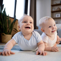 La relación simbiótica entre gemelos y cómo influye en el apego: qué dice la ciencia