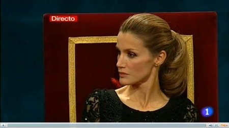 El look de la princesa Letizia en los Premios Príncipe de Asturias 2010