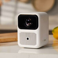 Cuesta 89 euros y viene con Android: este mini proyector es ideal para el dormitorio y está de oferta