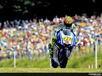 Rossi vence, Lorenzo KO y doblete español
