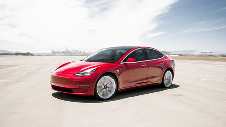 Consumer Reports, tras probar el Smart Summon de Tesla: "El coche vagaba como un conductor borracho"