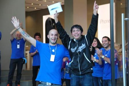 Menos gente, misma euforia: así ha sido el lanzamiento del iPad mini en Barcelona